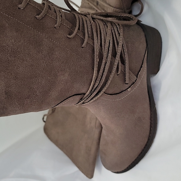 Very Volatile Lace up Boots - Picture 2 of 5